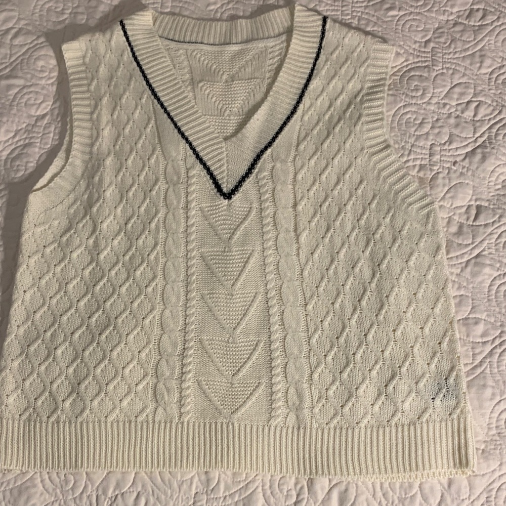 SHEIN Cream V-Neck Cable Knit Sweater Vest Size XS